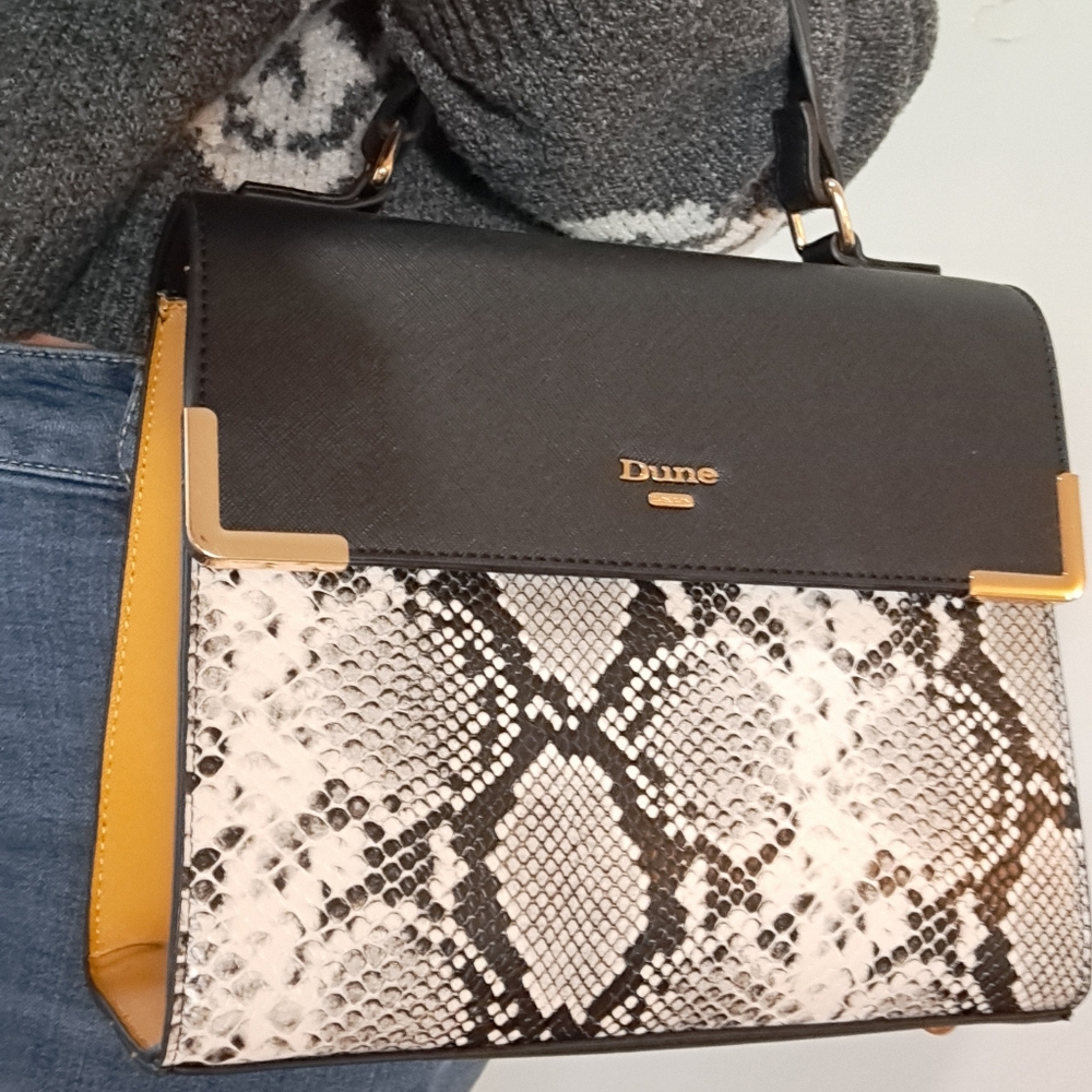 Dune snake skin and yellow purse